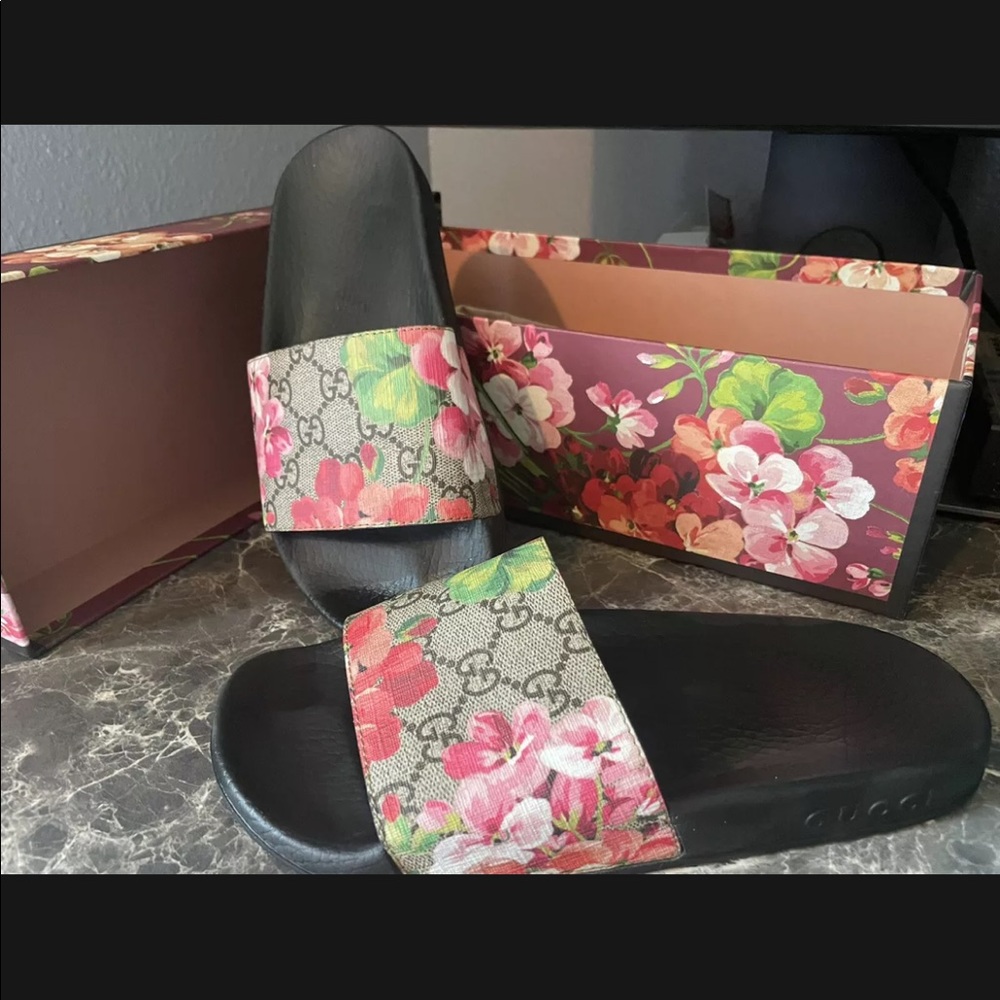 Gucci slides size 5